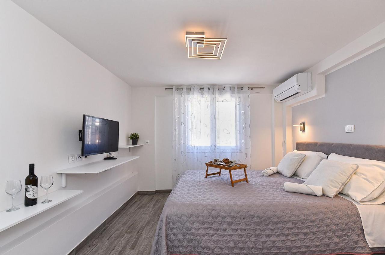 Double Room With Pool 2261 เมดูลิน ภายนอก รูปภาพ