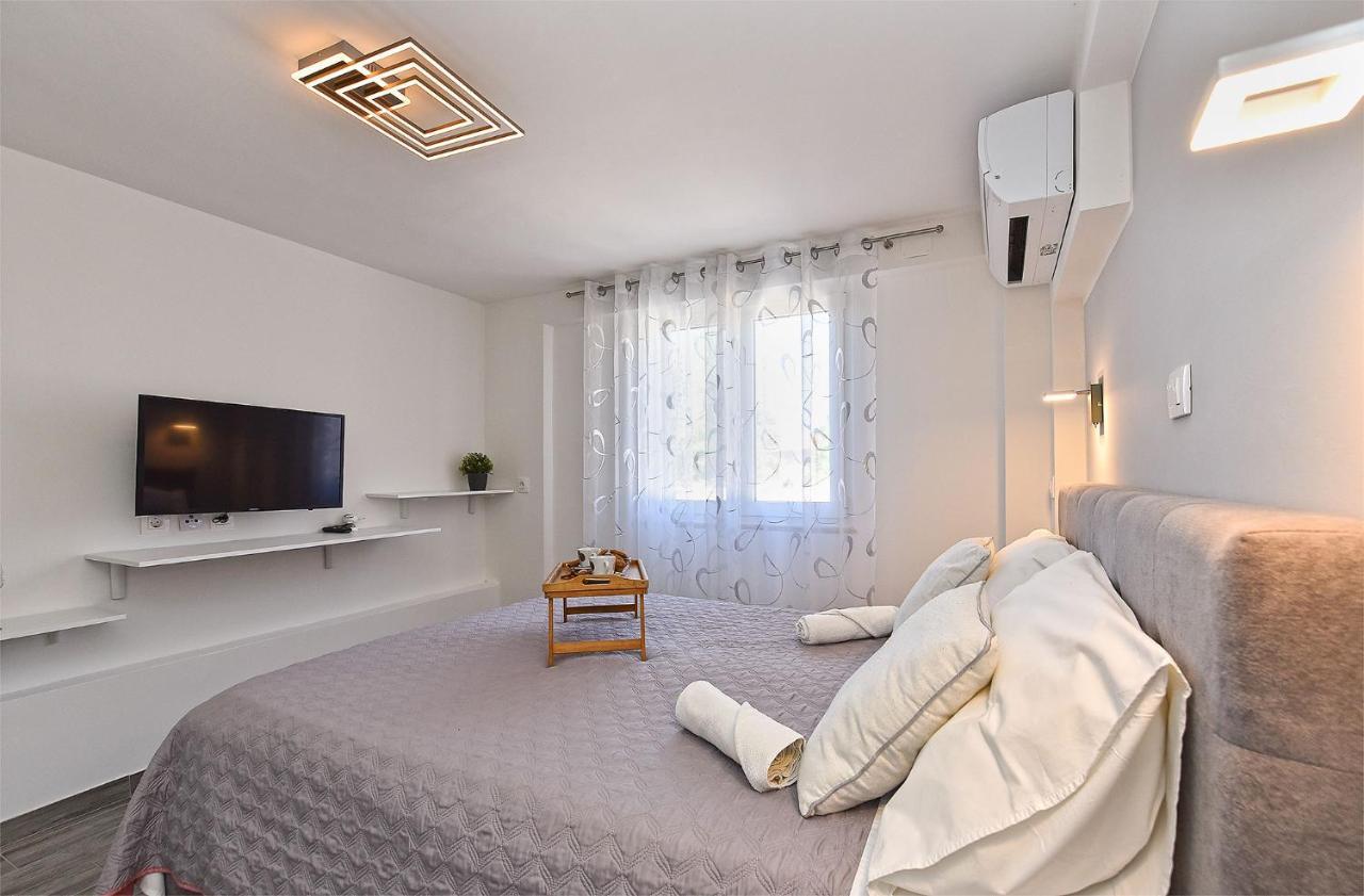 Double Room With Pool 2261 เมดูลิน ภายนอก รูปภาพ